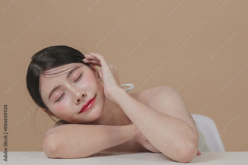 Beautiful young asian woman with clean fresh skin on beige background, Face care, Facial treatment, Cosmetology, beauty and spa, Asian women portrait.
Beautiful young asian woman with clean fresh skin on beige background, Face care, Facial treatment, Cosmetology, beauty and spa, Asian women portrait.