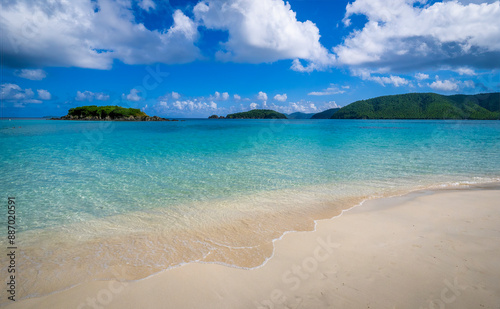 Fotografija Cinnamon Bay beach in the Virgin Islands  National Park  on the island of St Joh