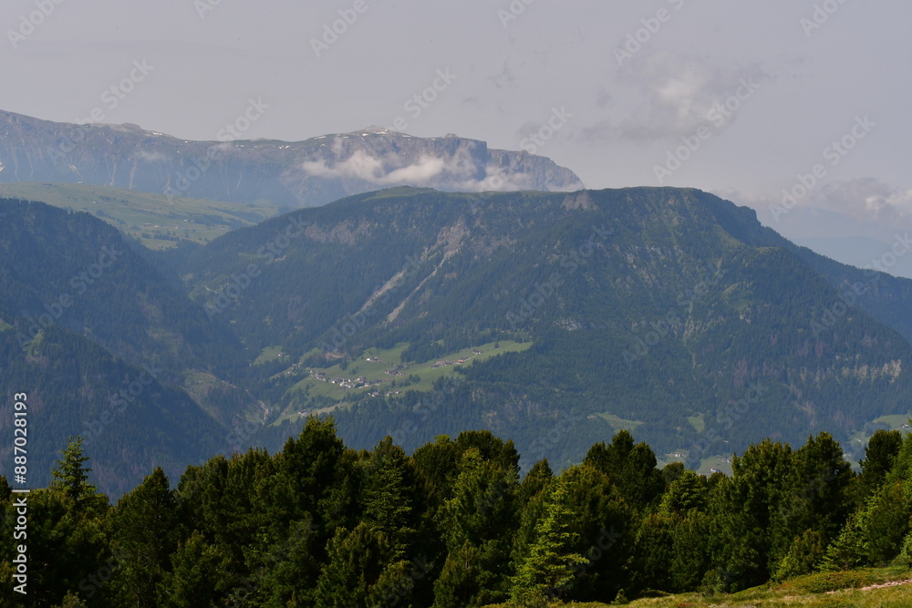 Fototapeta premium Schöne Landschaft auf dem Raschötz in Südtirol 