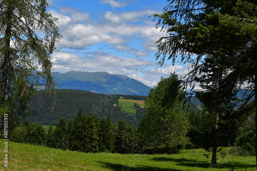 Obraz na płótnie Schöne Landschaft bei Völs am Schlern in Südtirol w salonie