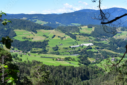 Obraz na płótnie Schöne Landschaft bei Völs am Schlern in Südtirol w salonie