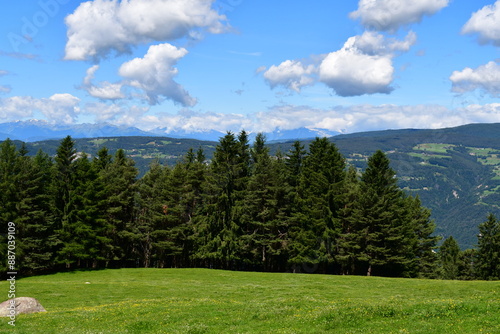Obraz na płótnie Schöne Landschaft bei Völs am Schlern in Südtirol w salonie