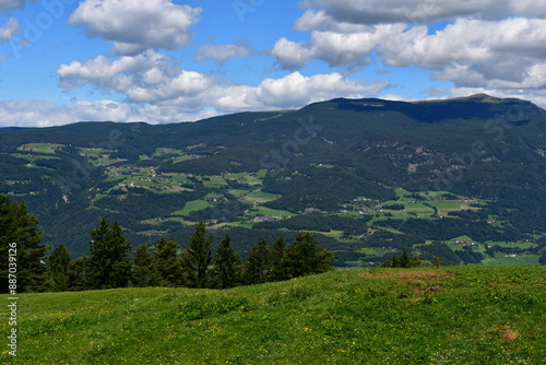Obraz na płótnie Schöne Landschaft bei Völs am Schlern in Südtirol w salonie