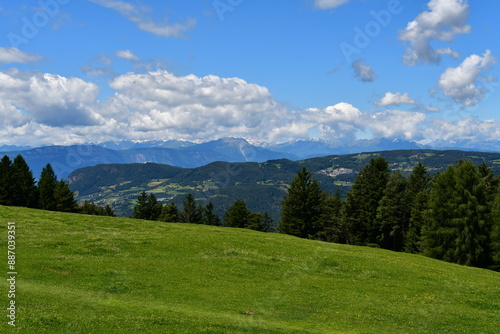 Obraz na płótnie Schöne Landschaft bei Völs am Schlern in Südtirol w salonie