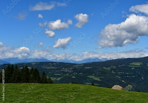 Obraz na płótnie Schöne Landschaft bei Völs am Schlern in Südtirol w salonie