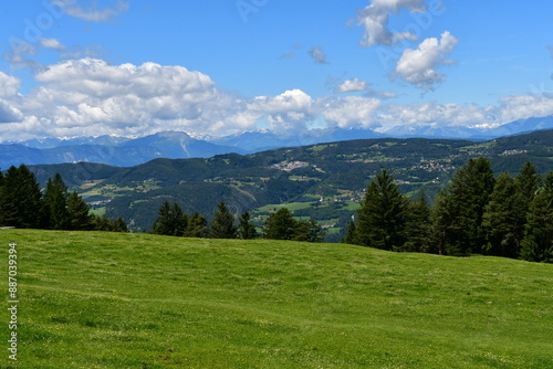 Obraz na płótnie Schöne Landschaft bei Völs am Schlern in Südtirol w salonie