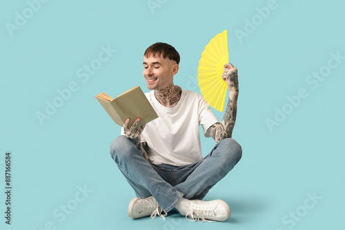 Young tattooed man with han...