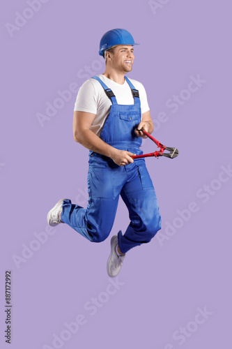 Young male builder with wir...