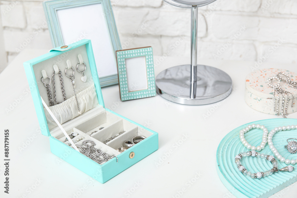 Naklejka premium Box and stand with stylish different jewelry on table, closeup