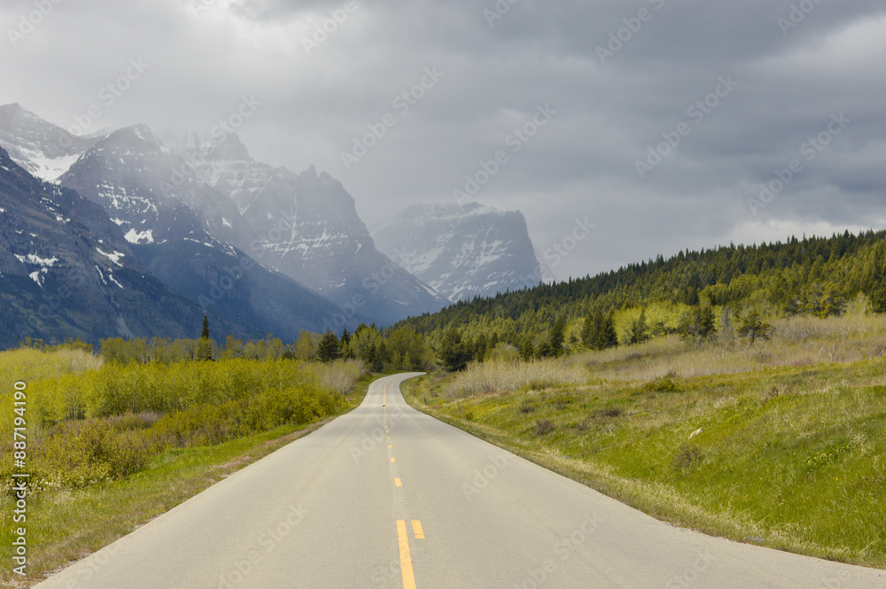Fototapeta premium Glacier National Park, Going to the Sun Road