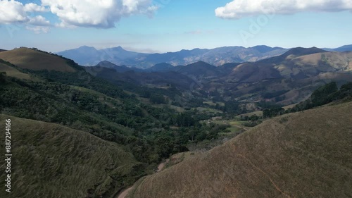 Paisagens Serra Mantiqueira Itamonte Passa Quatro Minas Gerais Brasil Esportes Ultramaratona Corrida Trilha Ciclismo Montanha Natureza Pasto Verde Ecoturismo Aventura Caminhada Rios Floresta Araucária photo