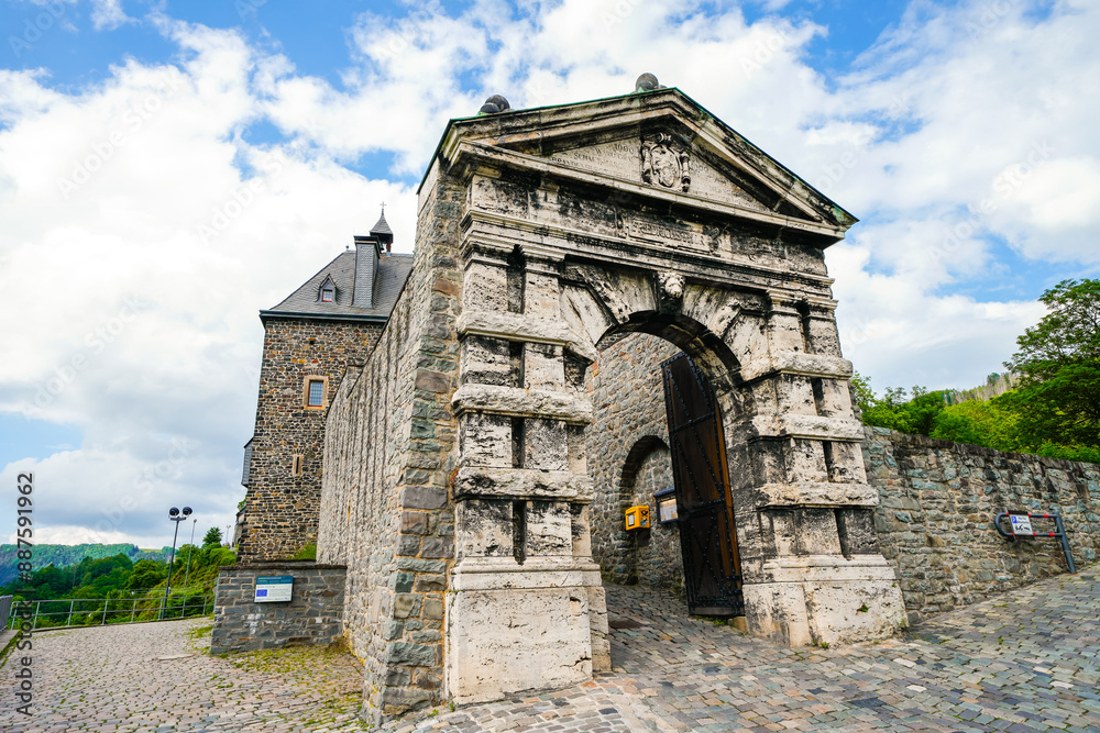 Obraz premium View of the entrance gate to Altena Castle. Old castle on the Klusenberg of the city.