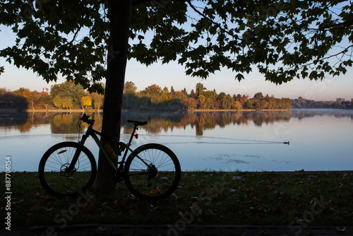 Obraz na płótnie Beautiful landscape in a park in autumn season with lake in background and colourful leafs w salonie