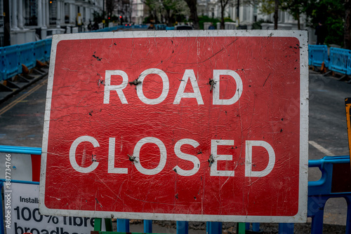 Rotes Road Closed Schild England photo