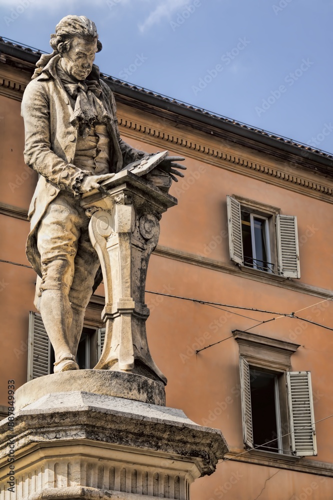 bologna, italien - statue von luigi galvani