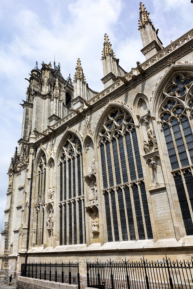 Fototapeta premium Fragment of Amiens Gothic Cathedral (Basilique Cathedrale Notre-Dame d'Amiens, 1220 - 1288). The south tower. Amiens, Somme, Picardie, France.