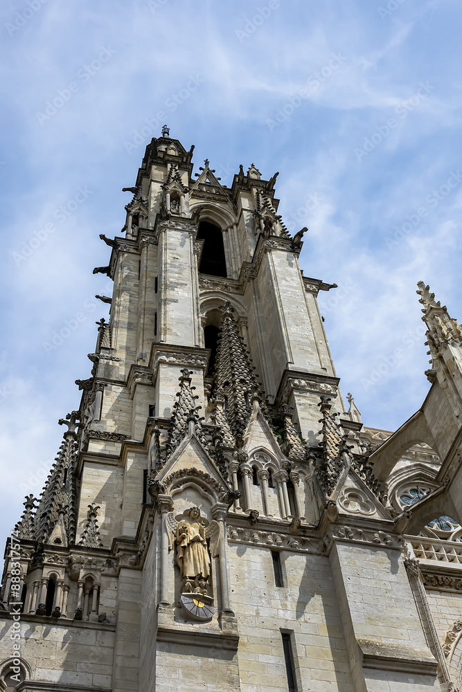 Fototapeta premium Fragment of Amiens Gothic Cathedral (Basilique Cathedrale Notre-Dame d'Amiens, 1220 - 1288). The south tower. Amiens, Somme, Picardie, France.