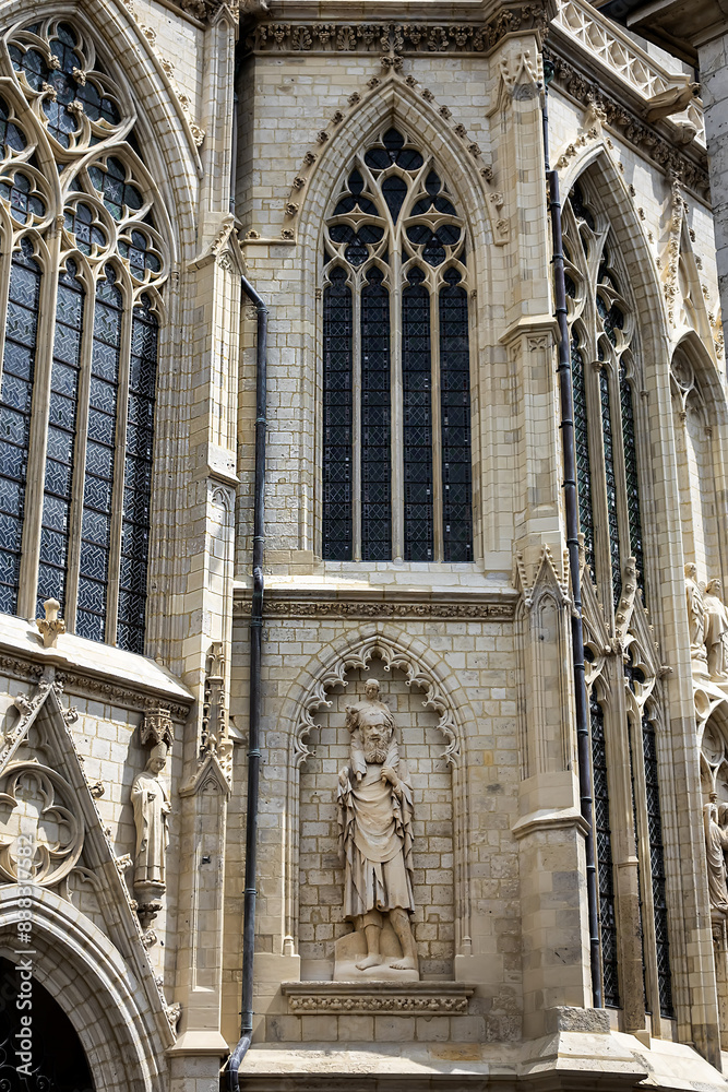 Fototapeta premium Fragment of Amiens Gothic Cathedral (Basilique Cathedrale Notre-Dame d'Amiens, 1220 - 1288). The south tower. Amiens, Somme, Picardie, France.