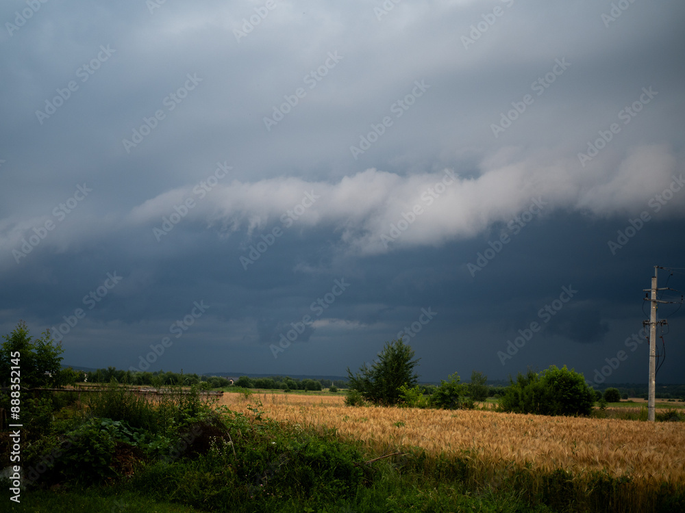 Nubes de tormenta, acercándose a las nubes de tormenta, antes de la tormenta Nubes de tormenta, acercándose a las nubes de tormenta, antes de la tormenta