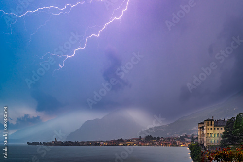 Fototapeta Naklejka Na Ścianę i Meble -  A strong thunderstorm over Lake Como