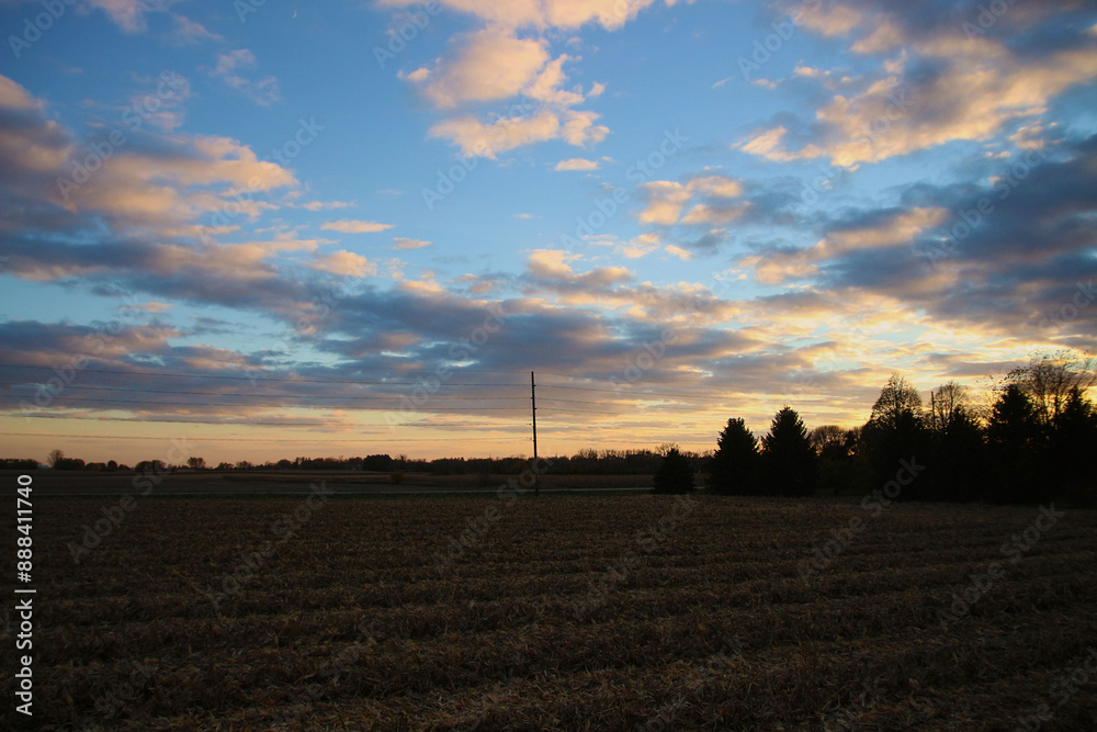 Obraz premium sunset over the field
