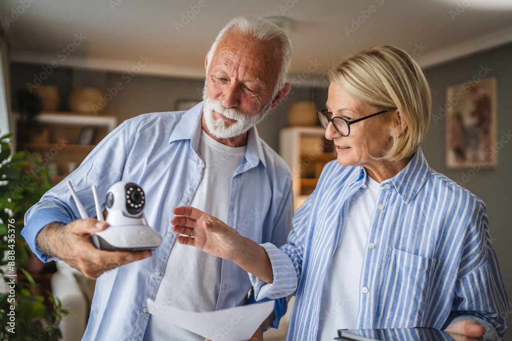 Obraz premium senior couple connect, adjust cctv security surveillance camera