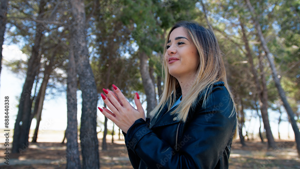 Little Clap In The Park For A Happy Woman Little Clap In The Park For A Happy Woman