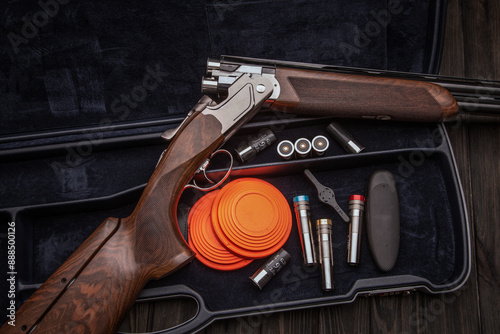 Tapet Double-barrel luxury shotgun with wooden butt lies in the case