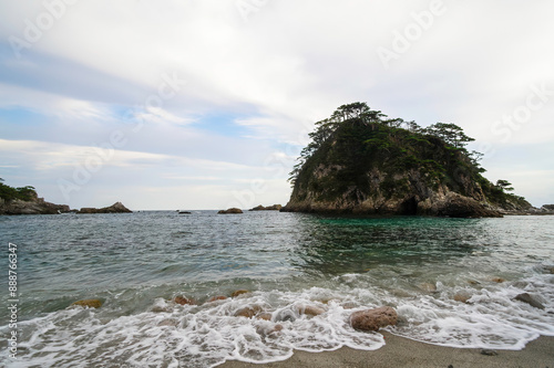 式根島の石白川海水浴場の美しい海。
夏から秋にかけてアカウミガメが産卵に来る。
この日も産卵場所が保護されていた。

東京都伊豆諸島式根島-2020年10月3日

Loggerhead turtles (Caretta caretta) come to lay eggs from summer to fall.
 photo