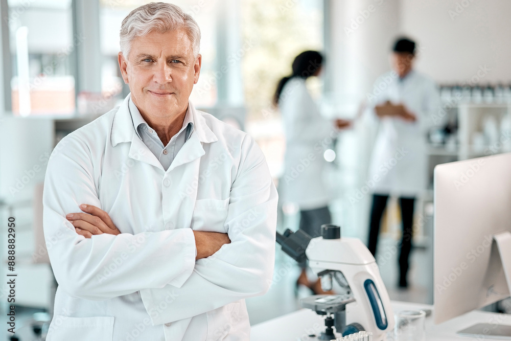 Obraz premium Science, man and portrait with arms crossed in lab for confidence with medical research or microbiology study. Mature, scientist or happy for chemistry breakthrough, innovation or scientific doctor