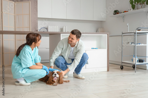 Female Asian veterinarian w...