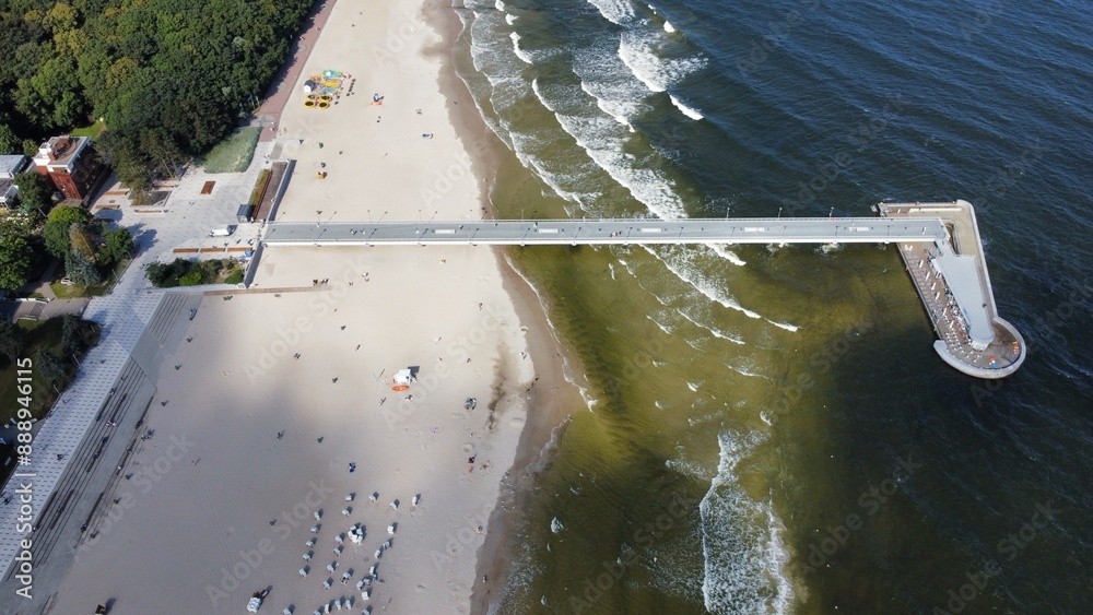 Obraz premium Widok z drona na molo w Kołobrzegu