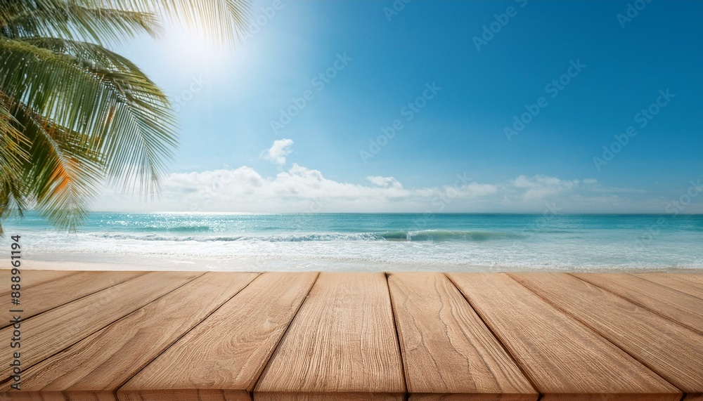 Fototapeta premium Holztisch mit Blick auf den Strand im Hintergrund, tropische Atmosphäre und ruhige Ozeanwellen unter hellem Sonnenlicht. Perfekte Urlaubsszene.