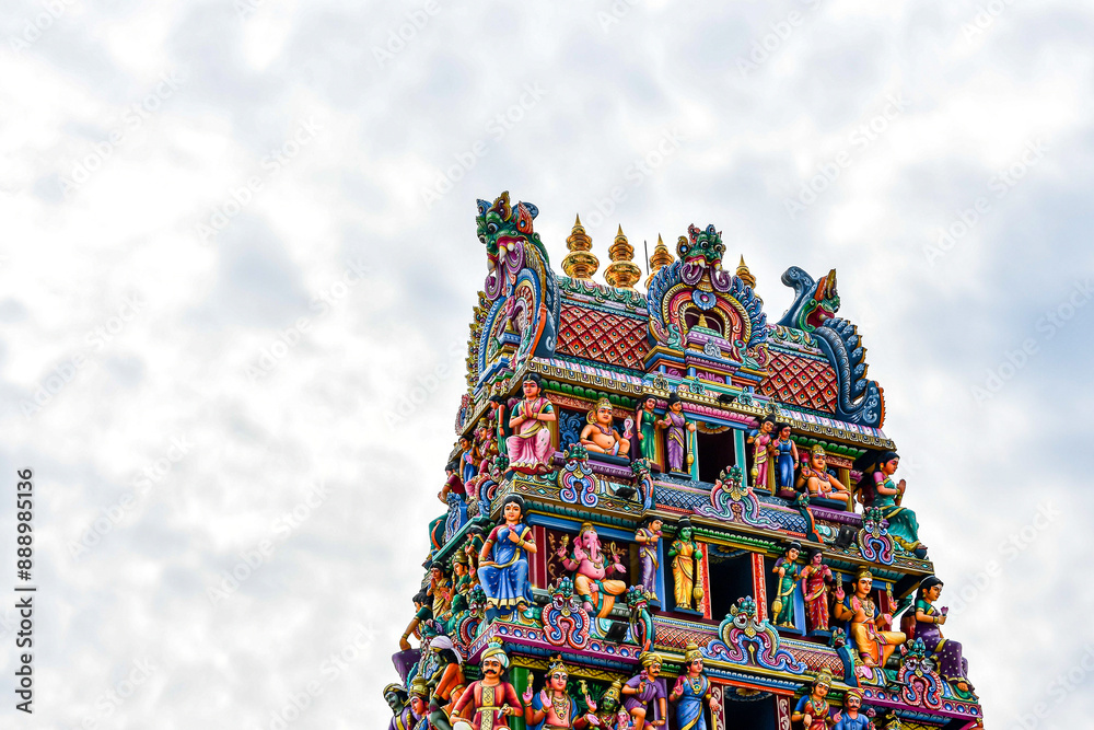 Fototapeta premium Close-up of the Sri Mariamman Temple in Singapore