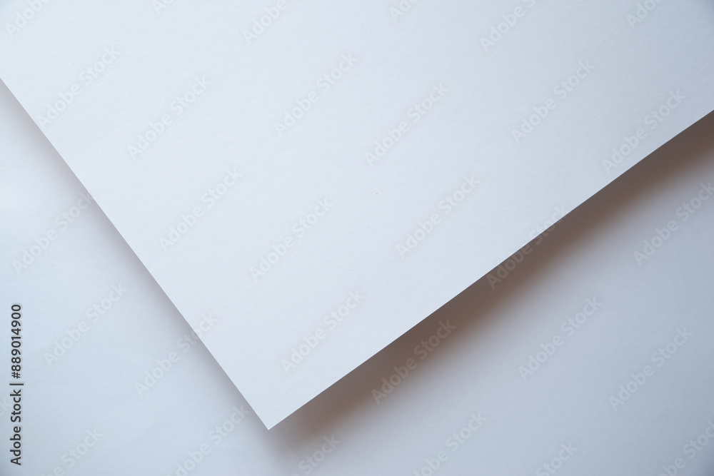 重なる白い画用紙 重なる白い画用紙