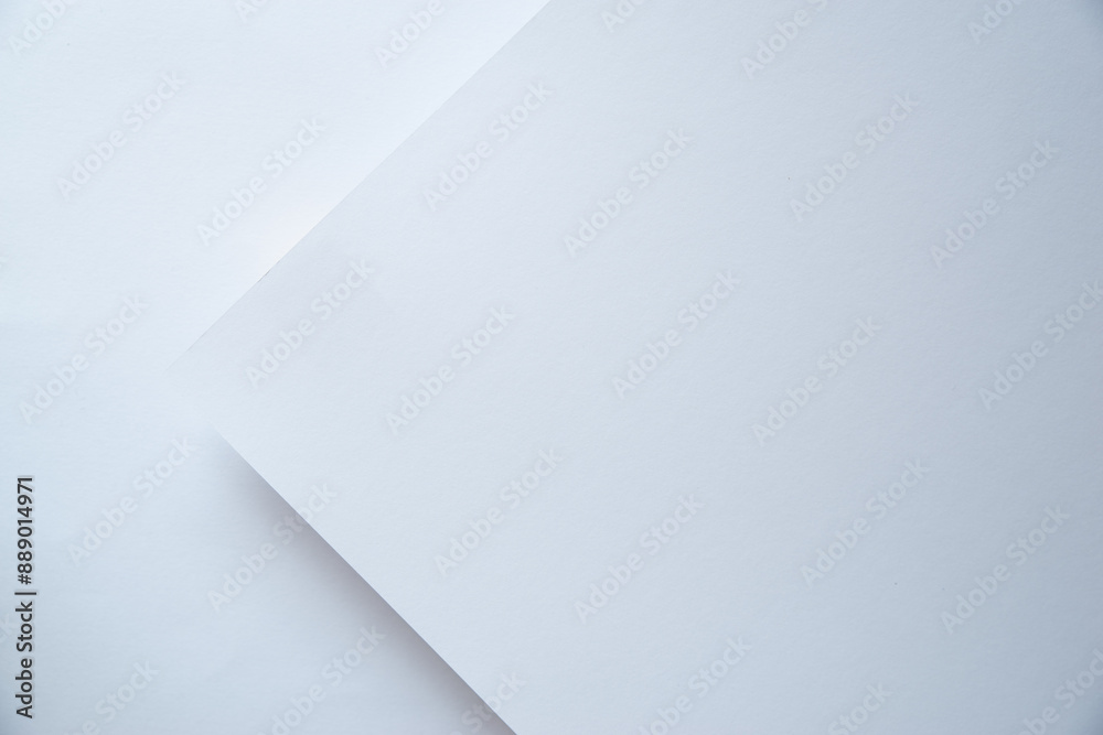 重なる白い画用紙 重なる白い画用紙