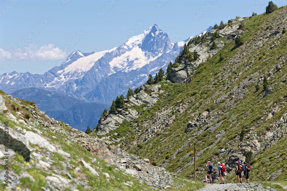 Φωτογραφία CHAMROUSSE, FRANCE, July 8, 2024 : A group of hikers at a mountain path with hig