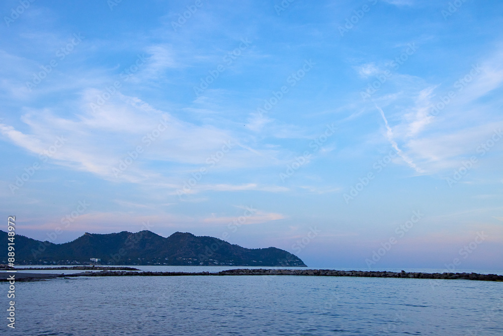 Reise nach Mallorca. Strand von Cala Bona am Abend. Reise nach Mallorca. Strand von Cala Bona am Abend.