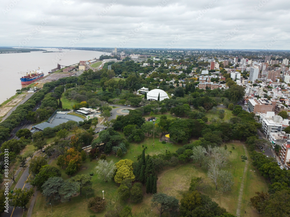 Fototapeta premium Aerial Glimpse of Parque Urquiza in Rosario, Argentina