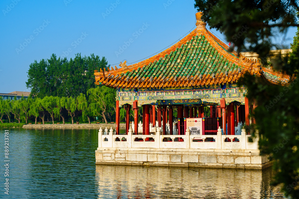 Fototapeta premium Five Dragon Pavilion in Beihai Park