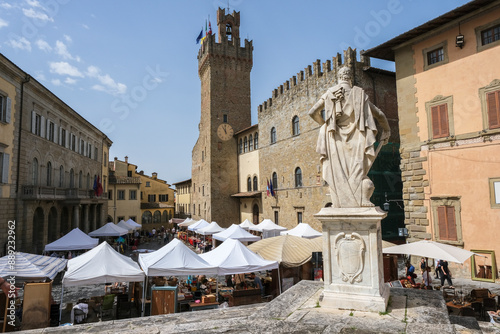 Fototapeta Naklejka Na Ścianę i Meble -  Arezzo in Italy during antiques flea market