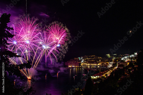 Fuegos artificiales sobre Dubrovnik photo