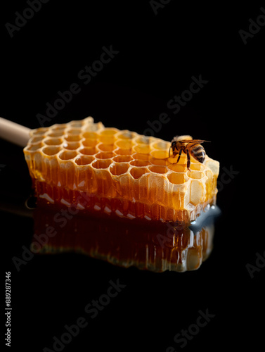 Glowing amber nectar: A hon...