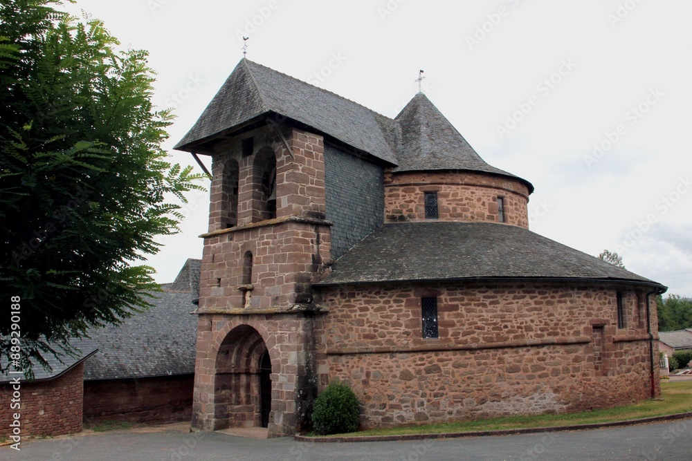 Église Saint-Bonnet, de Saint-Bonnet-la-Rivière ( Corréze) Église Saint-Bonnet, de Saint-Bonnet-la-Rivière ( Corréze)
