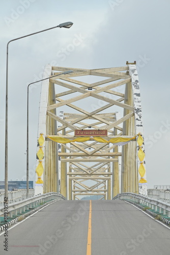 Canvas Print The ancient bridge in Nakhon Sawan, the route to Bangkok, is the gateway to entering Bangkok