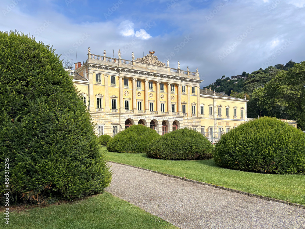 Fototapeta premium public park and old villa in como city in italy 