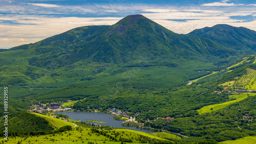 車山から見る蓼科山と白樺湖　絶景
