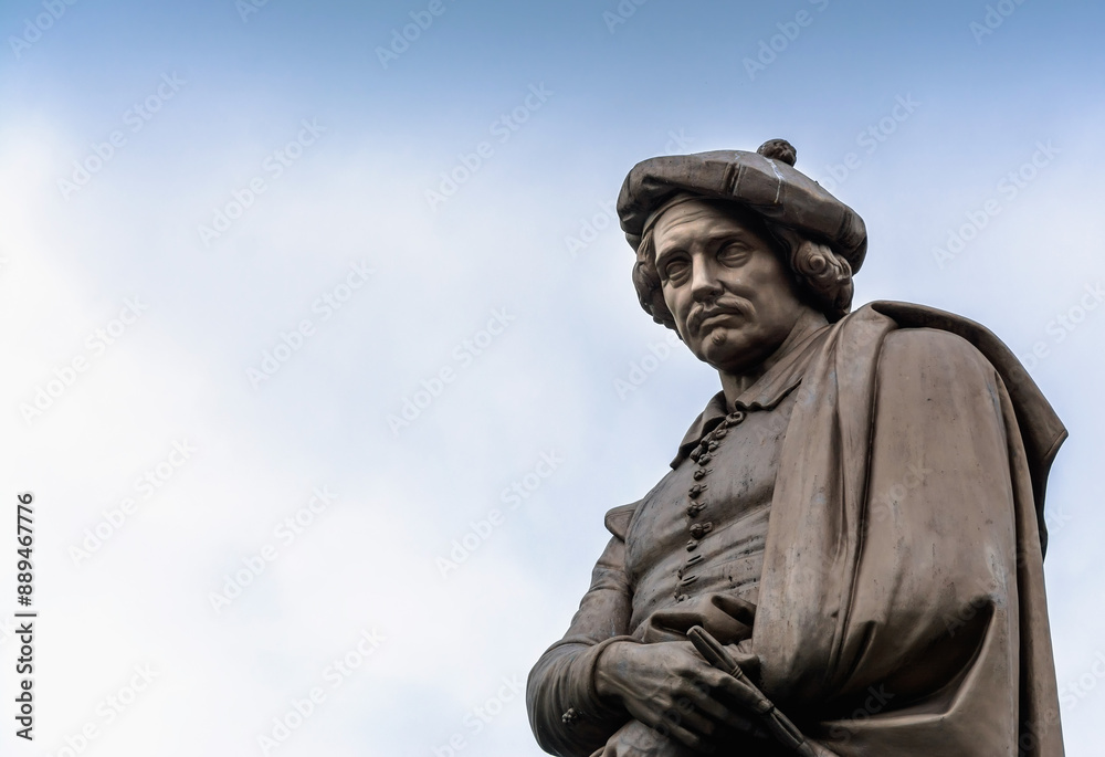 Fototapeta premium Rembrandt statue in Rembrandt Square in Amsterdam, Netherlands.