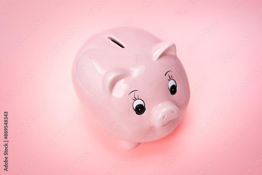 Une tire-lire en forme de petit cochon rose Une tire-lire en forme de petit cochon rose