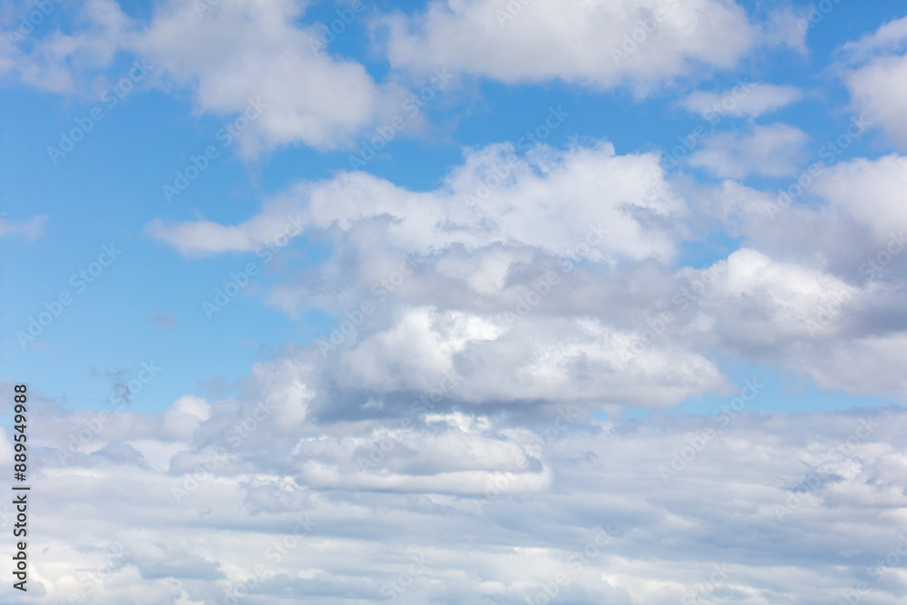 Obraz premium White clouds against a blue sky